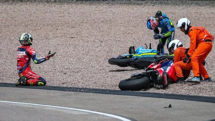 alex marquez joan mir choque 2025