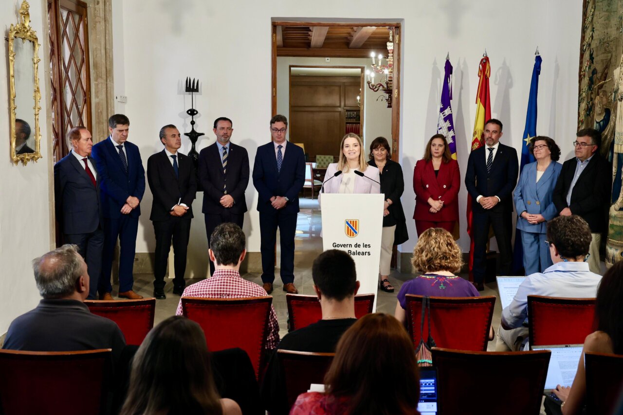 La presidenta del Govern de les Illes Balears, Margalida Prohens, comparecerá en la rueda de prensa que lleva como título «Rendimos cuentas», para hacer balance de los dos primeros años de legislatura. La presidenta del Govern de les Illes Balears, Margalida Prohens, comparecerá en la rueda de prensa que lleva como título «Rendimos cuentas», para hacer balance de los dos primeros años de legislatura.