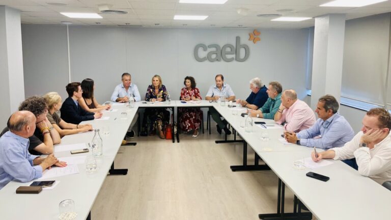 CAEB traslada a Cabrer las principales preocupaciones del sector empresarial