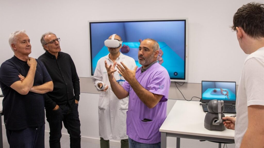 Miembros del equipo desarrollador del simulador táctil en 3D para tratar el cáncer colorrectal. - CONSELLERIA DE SALUD