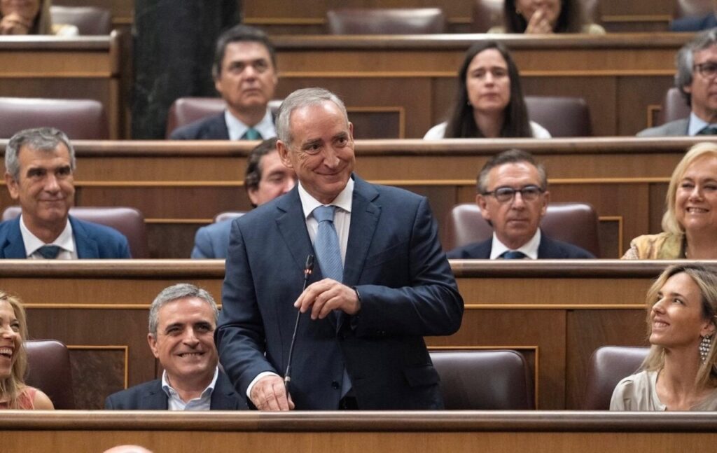 Simarro toma posesión como diputado en el Congreso