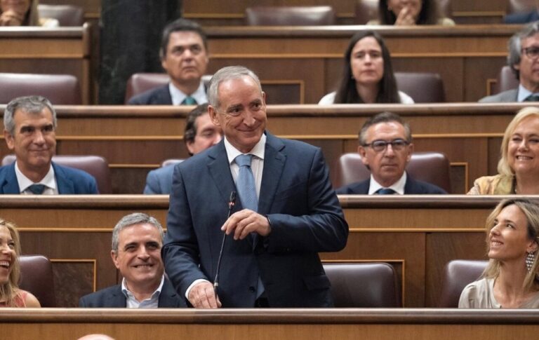 Simarro toma posesión como diputado en el Congreso