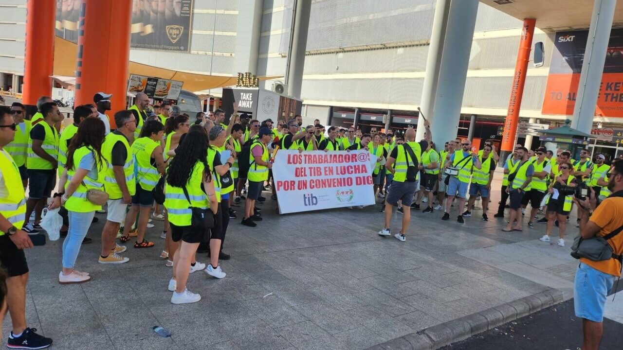 Protesta trabajadores del TIB en el aeropuerto de Palma