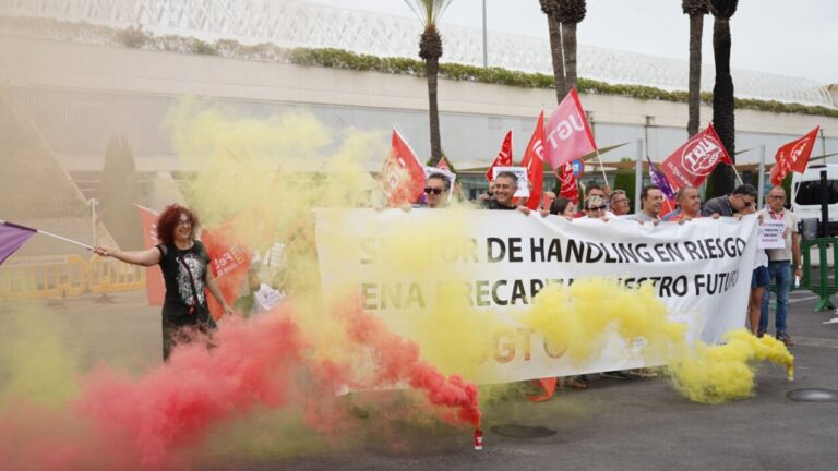 Trabajadores del aeropuerto de Palma protestan para exigir mejoras laborales