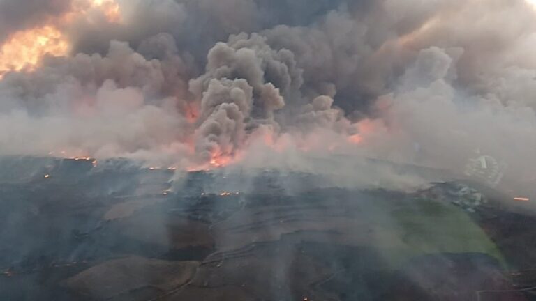 Dos muertos y miles de hectáreas arrasadas tras un incendio forestal en Lleida