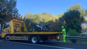 Sucesos. Trasladan grave un motorista de 21 a&ntilde;os tras sufrir un accidente de tr&aacute;fico a la salida del t&uacute;nel de G&eacute;nova