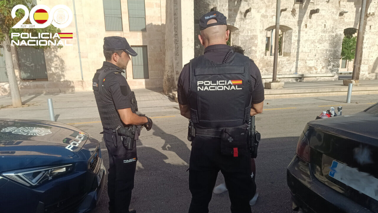 "Aquí va a correr la sangre": detenida una mujer por amenazar con un cuchillo a otra