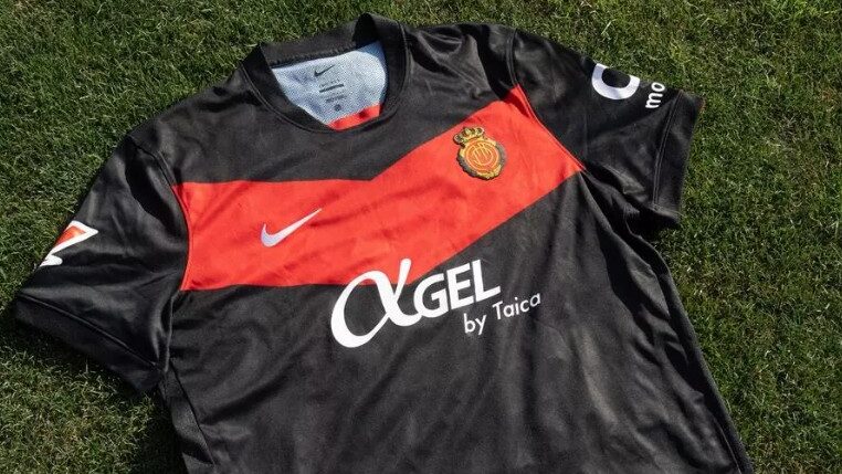 tercera equipación del rcd mallorca