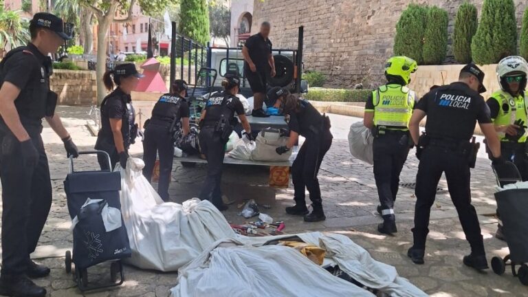 Multados 23 compradores del 'top manta' en sólo un mes y medio en Palma