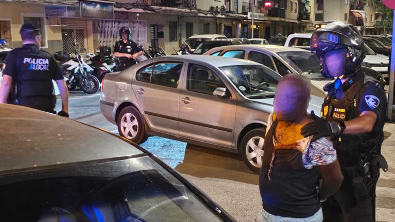 De bofetada a apuñalamiento: dos detenidos tras una violenta pelea en un bar de Son Gotleu