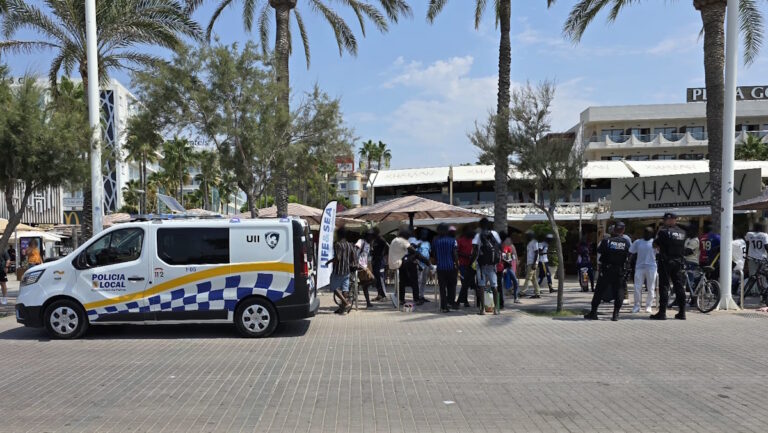 Un policía herido en la detención de un vendedor ambulante en Playa de Palma