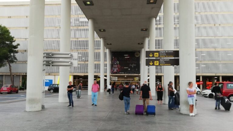 Denuncian a Aena por dejar a los trabajadores del aeropuerto de Palma sin aire acondicionado
