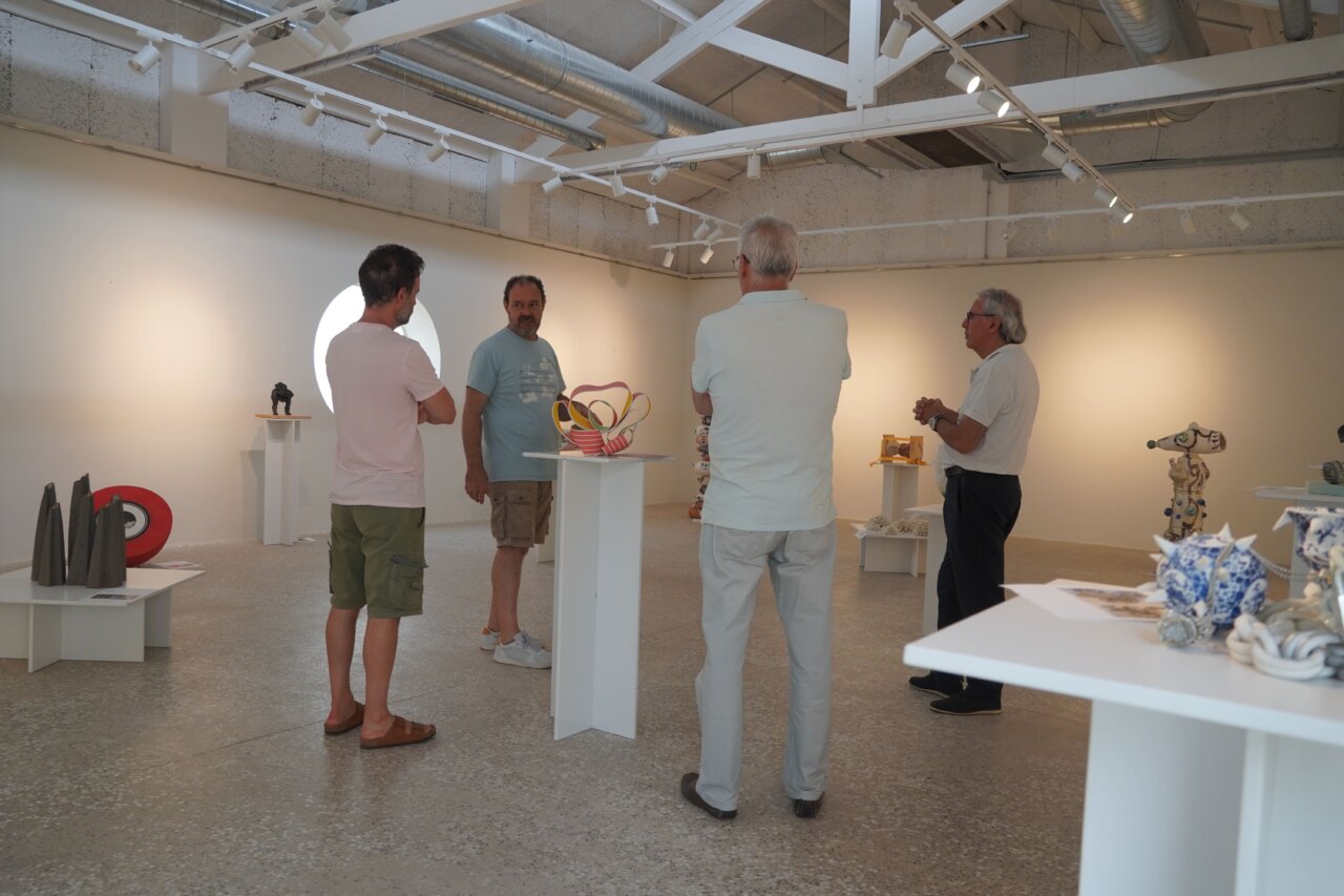 El jurado de la IX BICMA deliberando.