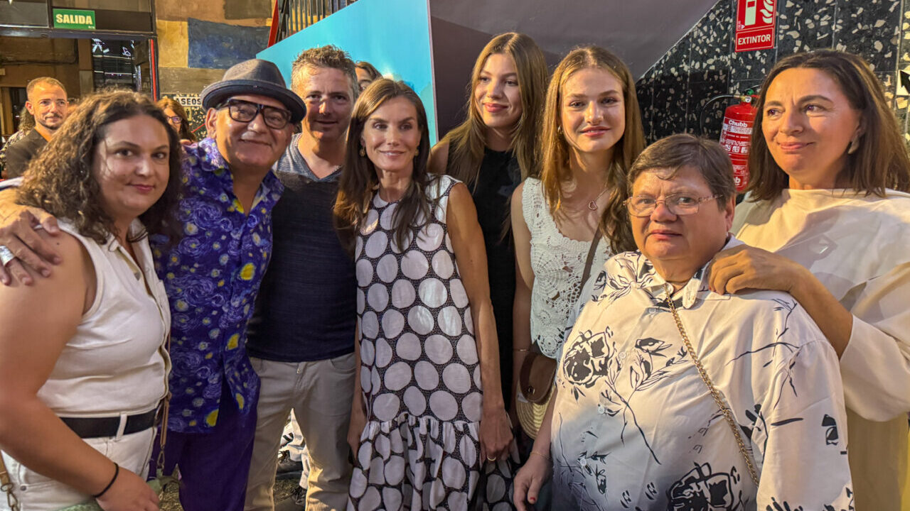 La Reina, la Princesa Leonor y la Infanta Sofía asisten al estreno de &ldquo;En un lugar de la mente&rdquo; en el Atlántida Mallorca Film Fest 15