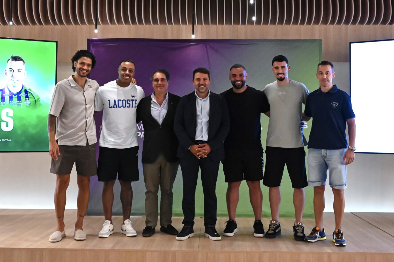 Lucão, Alisson, José Tirado, Nofre Pascual, Dennis, Deivão y Lin posan en el Aubamar Convention Center (2)