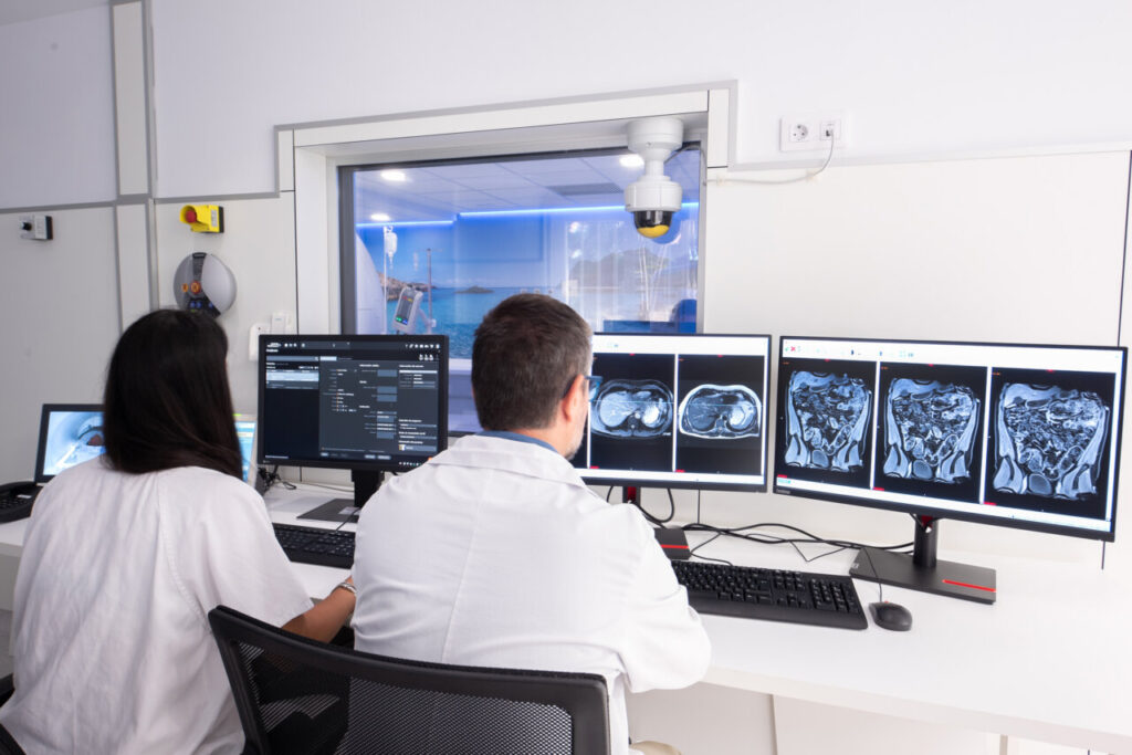 Monitores de las nuevas RM con IA en Juaneda Miramar