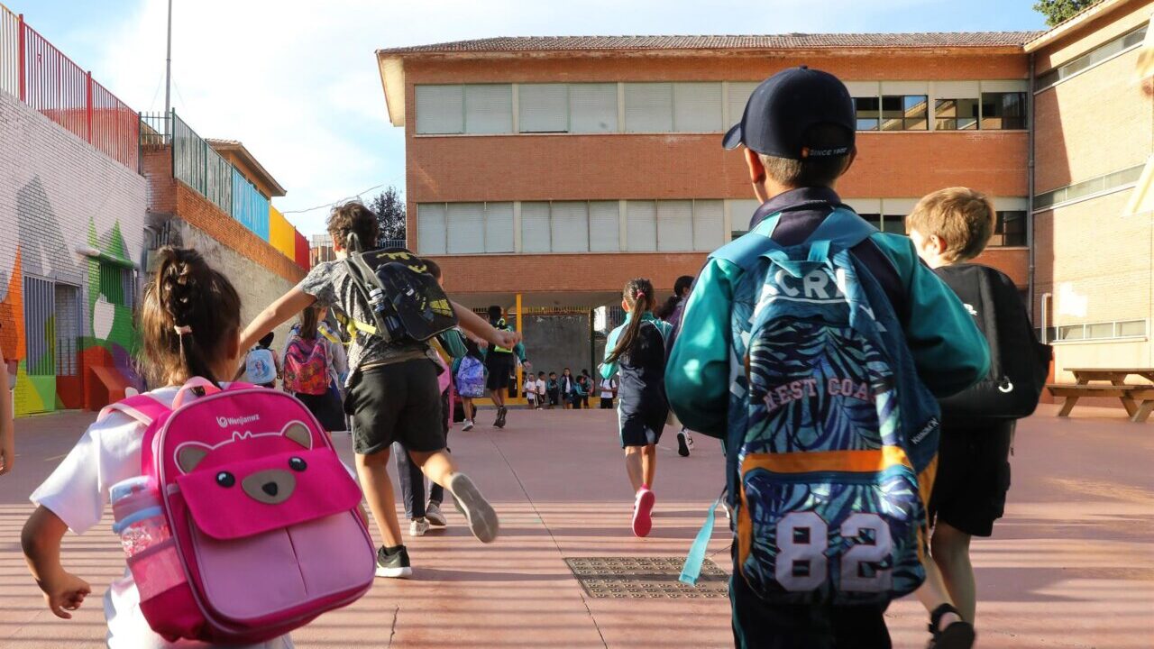 NIÑOS COLE