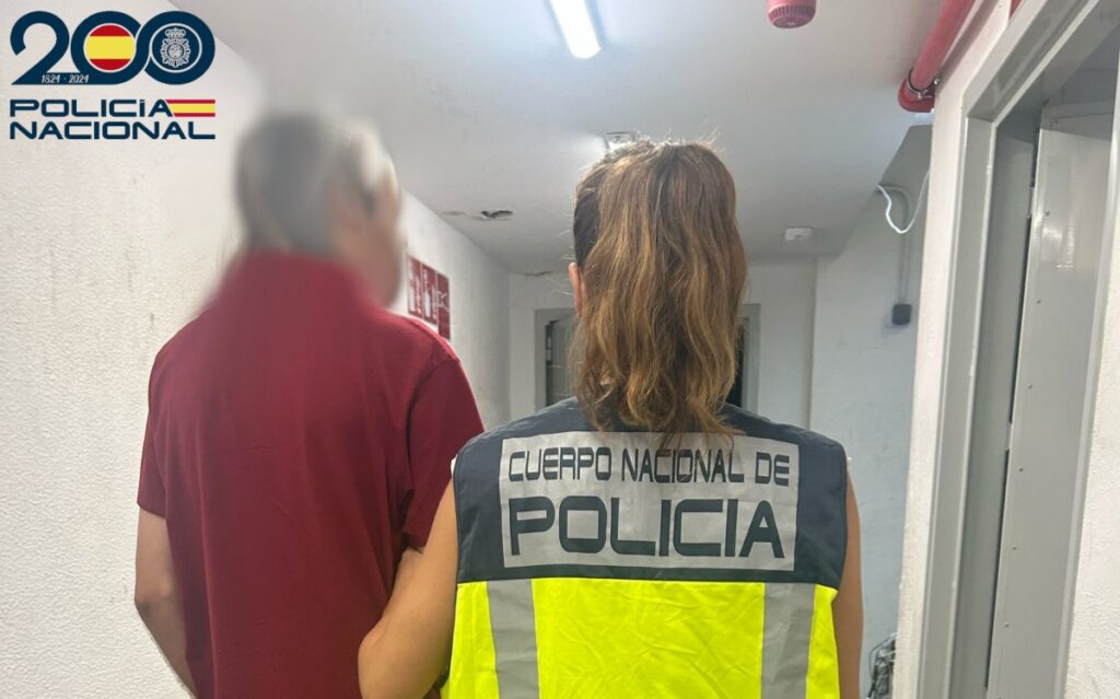 Arrestado por acoso y masturbarse