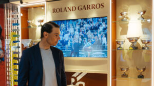 Rafa Nadal, visitando la zona del Museo dedicada a Roland Garros