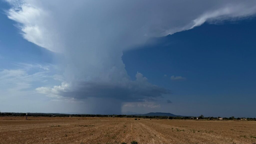 Una tromba monumental sorprende a Lloret en plena ola de calor