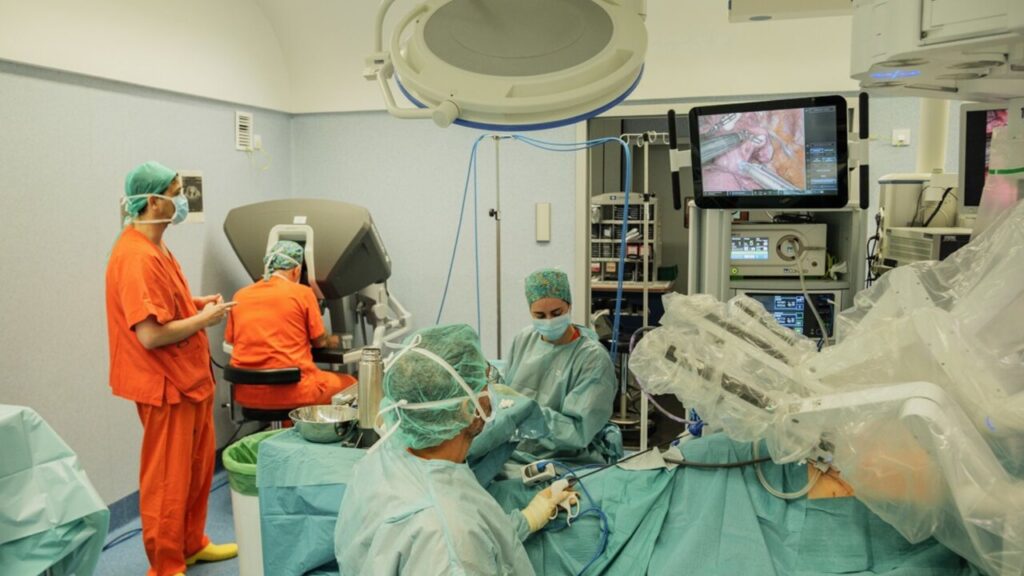 Son Espases realiza las primeras cirugías torácicas robóticas en la sanidad pública balear