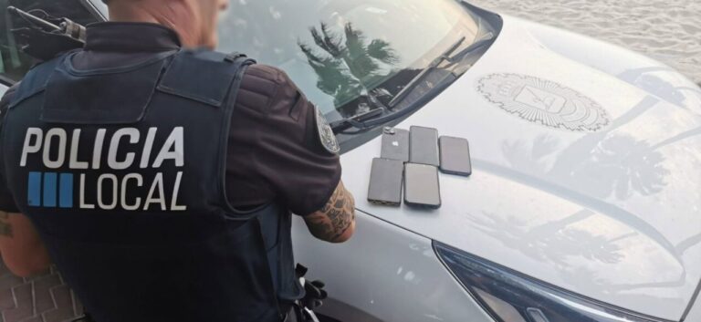 Sucesos. La Policía Local de Calvià recupera 20 móviles robados a turistas en Palmanova y Magaluf