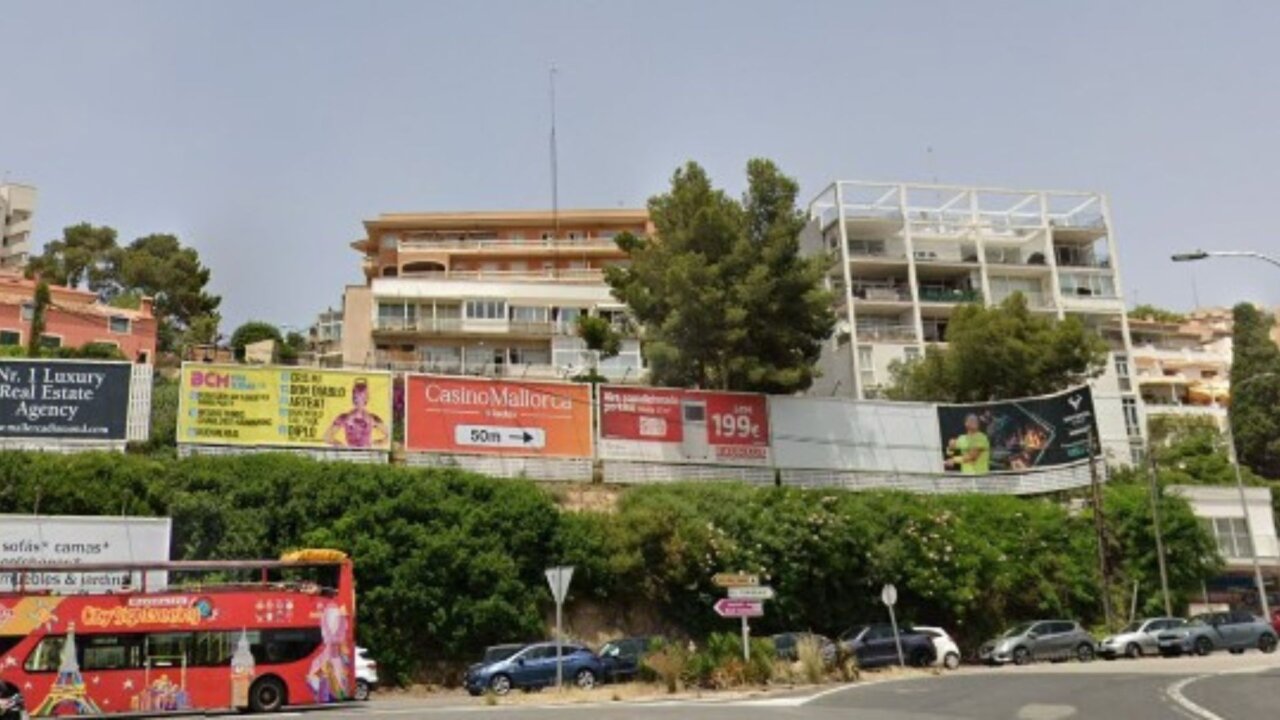 Cinco intoxicados en un incendio junto a Porto Pi