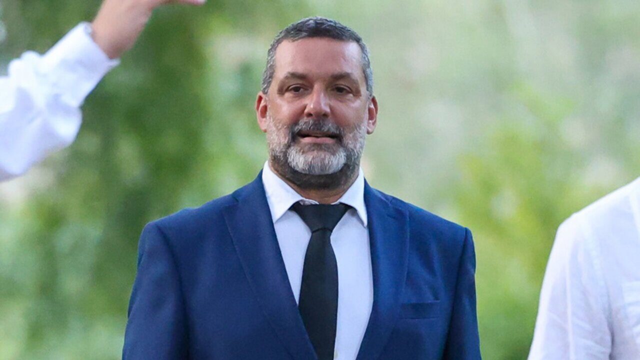 Sucesos. El cantante mallorqu&iacute;n Jaume Anglada pasa a planta tras m&aacute;s de dos semanas en la UCI