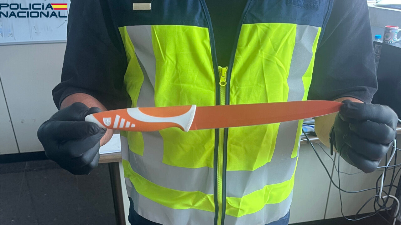 Imagen del cuchillo utilizado por la mujer detenida.