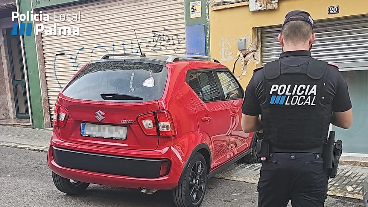 Una conductora se estrella contra una casa en Son Cotoner