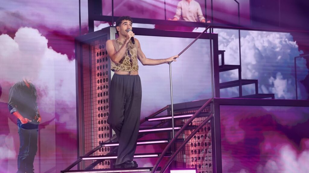 Carlos de los Reyes durante su actuación en la Gala 0 de OT 2025. | Fuente: @operaciontriunfo