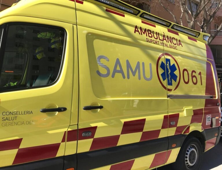 Sucesos. Tres heridos leves en un choque frontal entre dos coches en Andratx