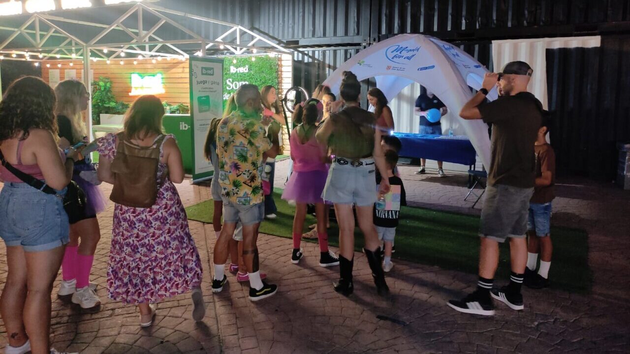 Campa&ntilde;a 'Magaluf for All' en Es Jard&iacute; (1)
