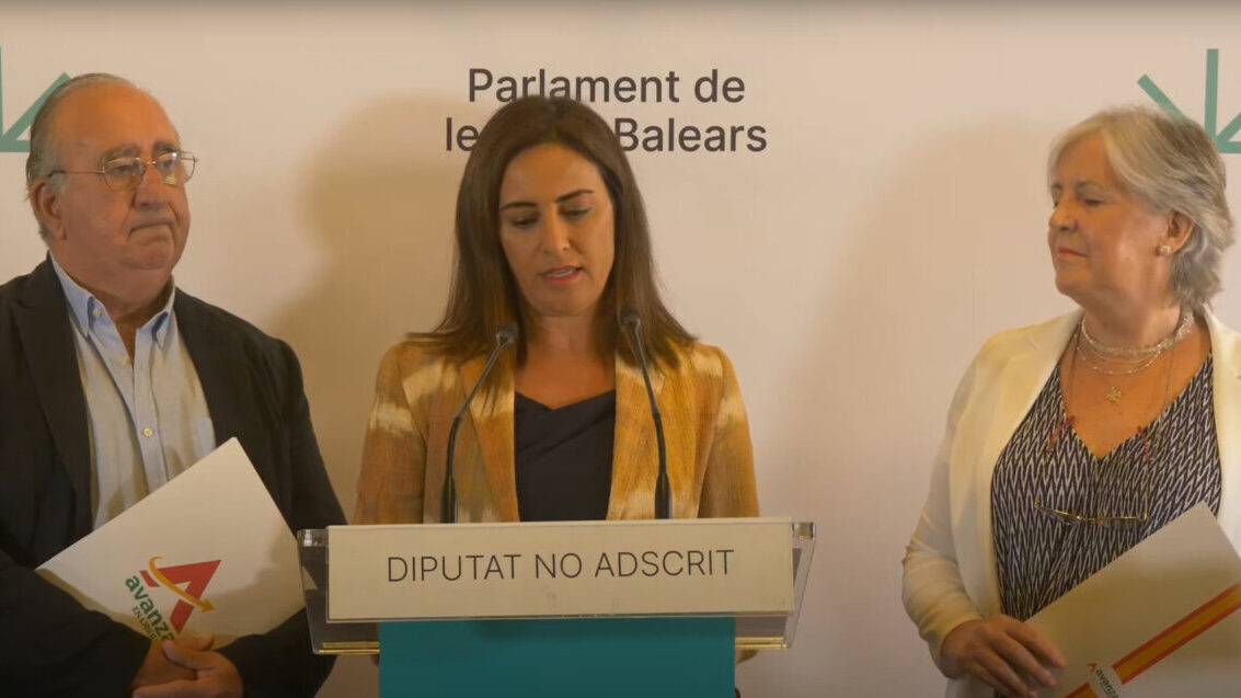 Buades, Ribas y De Medrano, en el Parlament.