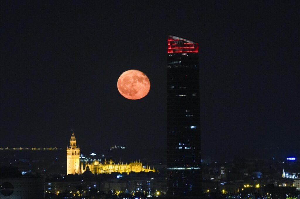 Eclipse lunar