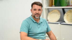 José Tirado posa en las oficinas del Illes Balears Palma Futsal (1)