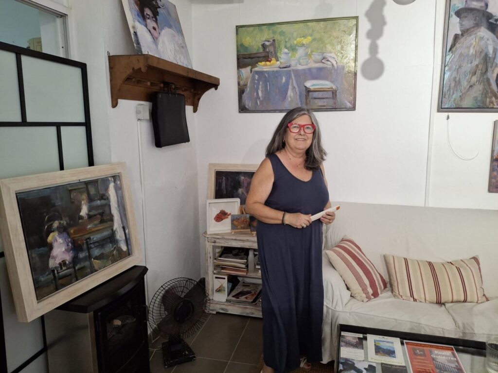 Paula Guitérrez pasea por su estudio