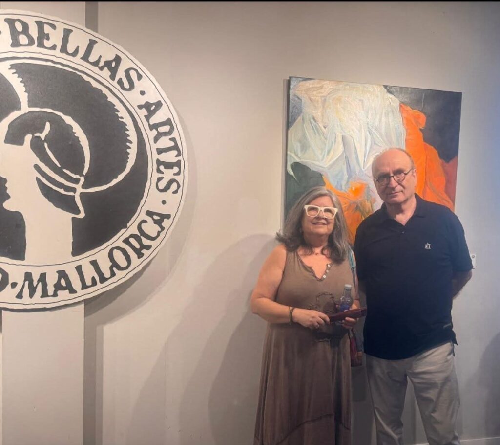 Paula Guitérrez posa en una de sus exposiciones