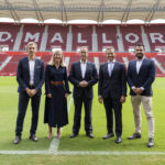 Gonzalo Gortázar visita Son Moix y reafirma el compromiso de CaixaBank con el Mallorca