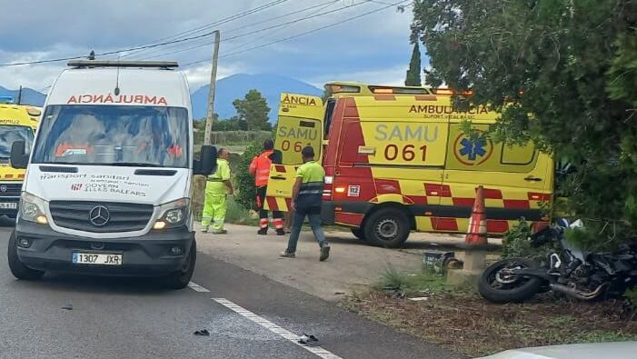 Un herido grave tras un accidente entre un coche y una moto en la carretera de Inca a Sineu