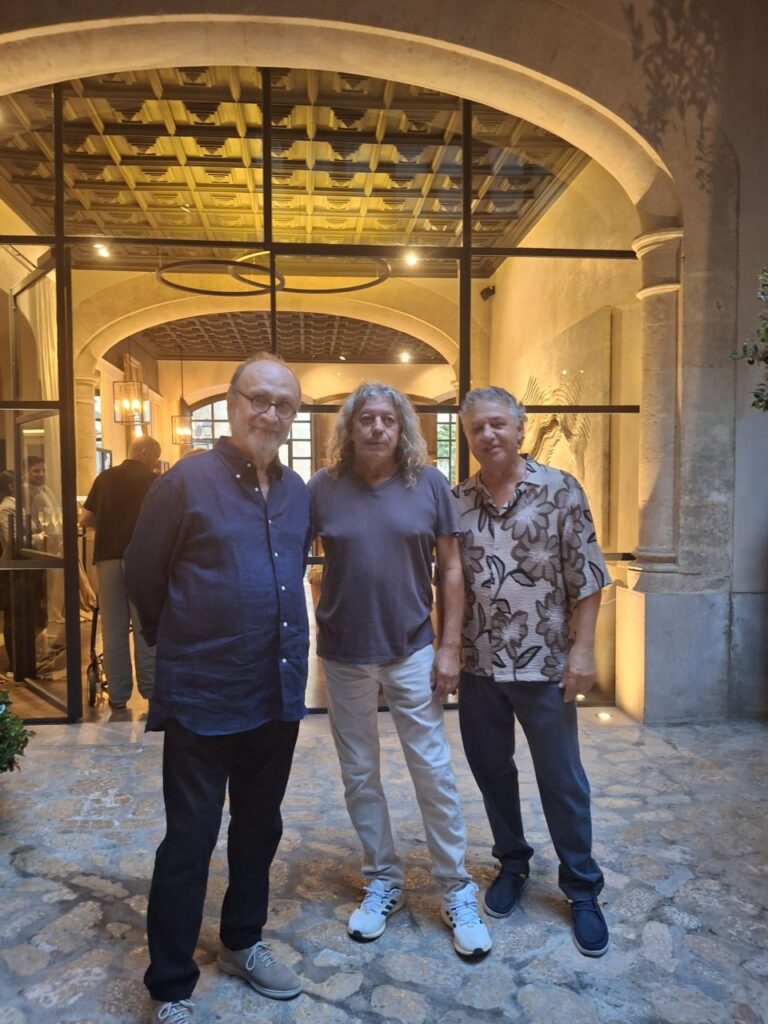 Xisco Barceló posa con artistas