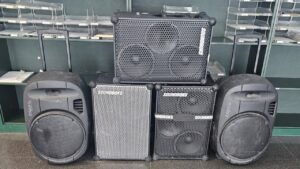 Sucesos. La Policía Local retira cinco altavoces de gran tamaño por las molestias que causaban en Playa de Palma