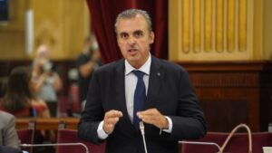 Vera: "No modificaremos el decreto de mínimos ni la ley de normalización lingüística"