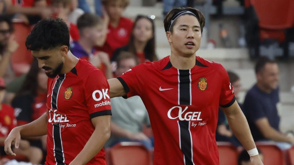 Asano del RCD Mallorca tras sufrir una lesión en el partido