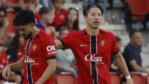 Asano del RCD Mallorca tras sufrir una lesión en el partido