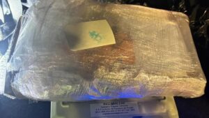 Pillado con más de un kilo de cocaína oculto en su coche cuando desembarcaba en Alcúdia