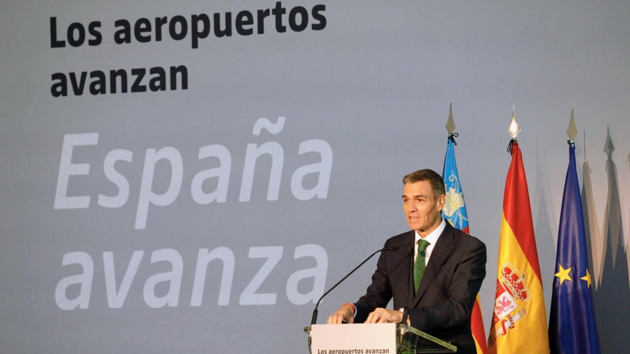 Pedro S&aacute;nchez durante la presentaci&oacute;n de la propuesta de inversiones de Aena para los aeropuertos espa&ntilde;oles.