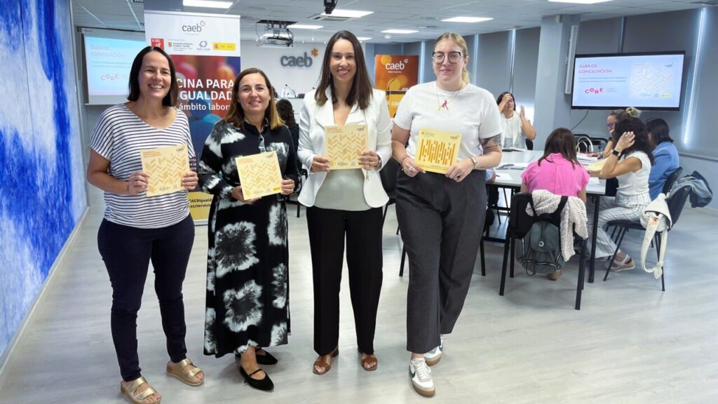 Presentación de la guía de conciliación empresarial en un evento.