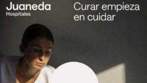 Imagen de una profesional de la salud en Juaneda Hospitales trabajando con dedicación.