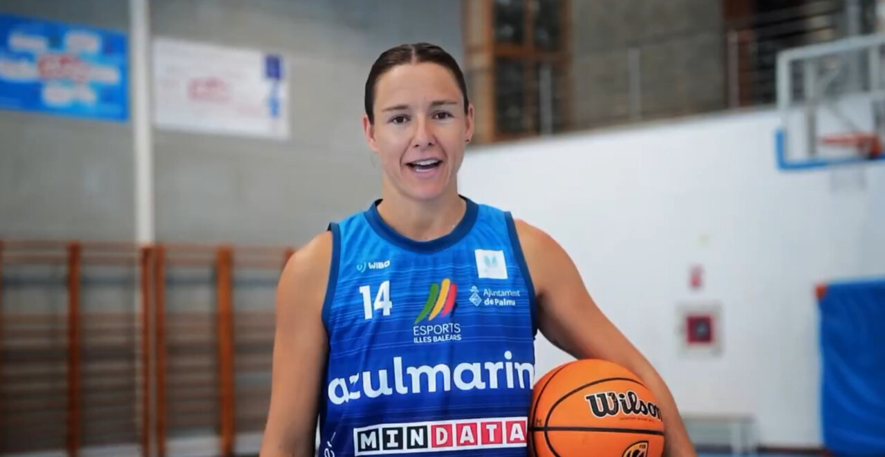 maria espa&ntilde;a azulmarino 2025